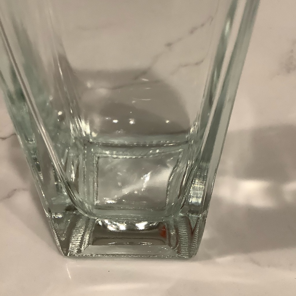 EUC Clear Glass Vase - Picture 2 of 7